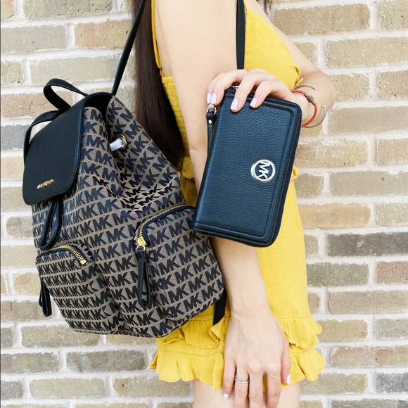 SALE‼️‼️ 🎁💕Michael kors backpack &wallet BUNDLE - Picture 4 of 8